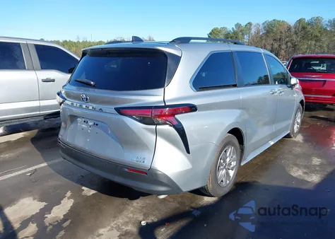 2022 Toyota Sienna Xle z USA, uszkodzony, nr VIN 5TDYRKEC2NS118823